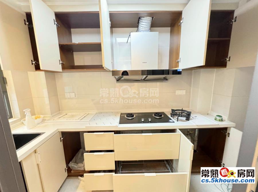 业主急售包税 爱情溪岸 全新装修基本未入住过 家电家具打包卖