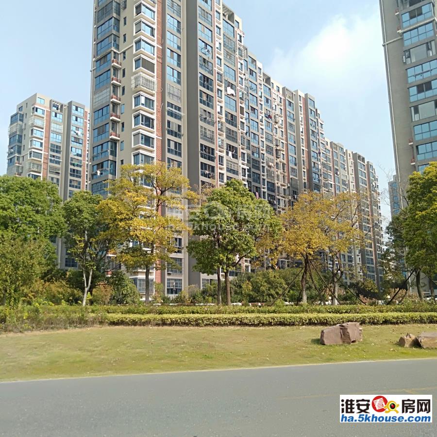 淮海路网红桥旁 海润枫景佳苑6楼 三室二厅二卫 125平方 24小时观览里运河