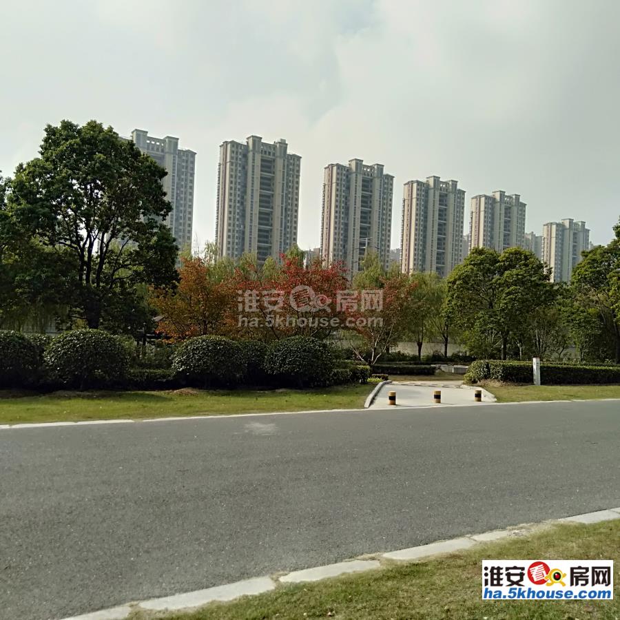 淮海路网红桥旁 海润枫景佳苑6楼 三室二厅二卫 125平方 24小时观览里运河