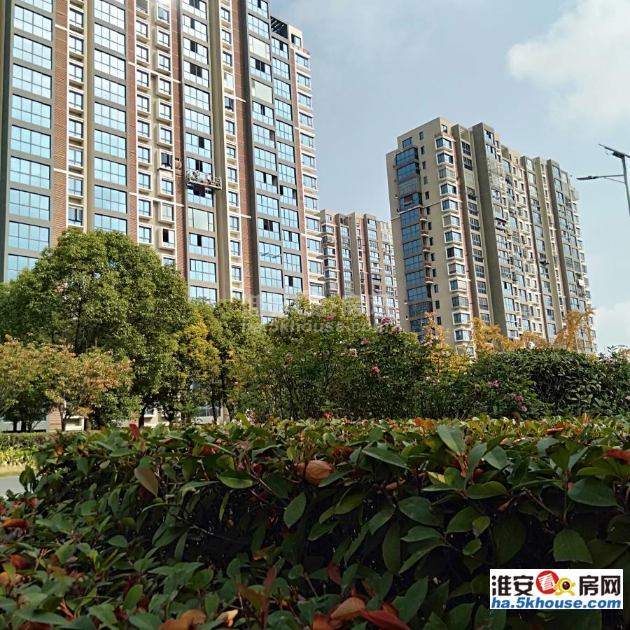 淮海路网红桥旁 海润枫景佳苑6楼 三室二厅二卫 125平方 24小时观览里运河