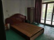 低价出租高成上海假日 1500元月 3室2厅1卫 简单装修 随时带看