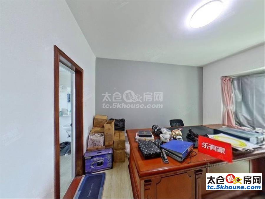 好位置好房子高层上海假日 60万 3室2厅2卫 精装修全新送家电