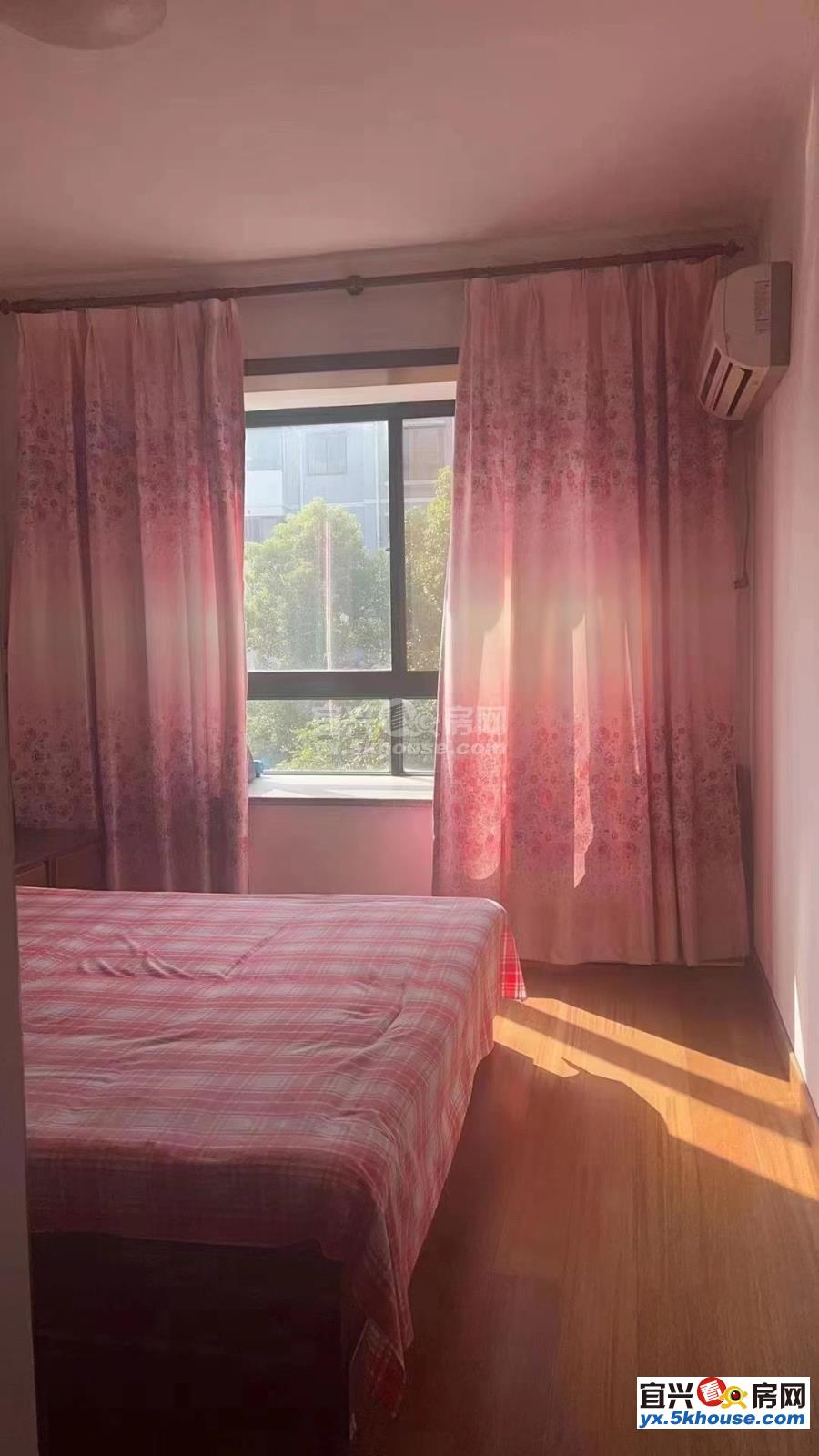 急卖 上海新苑多层3楼 118平 高档装修 户型好 前无遮挡