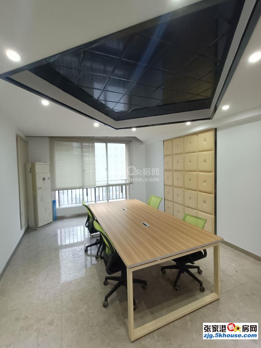 东方新天地 12楼 103平米 办公装 带办公家具 3.2万/年 包物业
