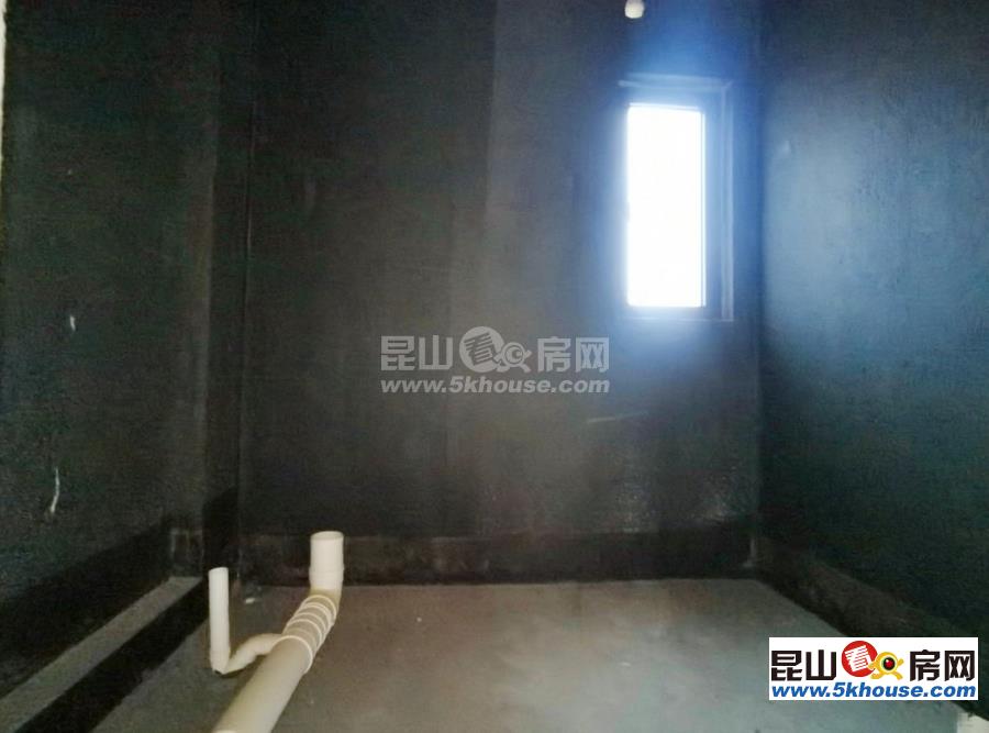江南境秀 房東去外地發(fā)展 高品質小區(qū)   僅一路之隔 隨時看